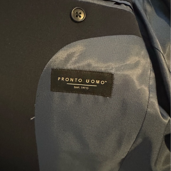 Pronto Uomo Suit - Picture 3 of 4